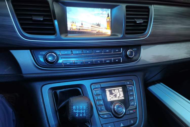 Used SAIC MAXUS G10 2018 PLUS 1.9T Manual Elite Edition Diesel Audio And AC Panel