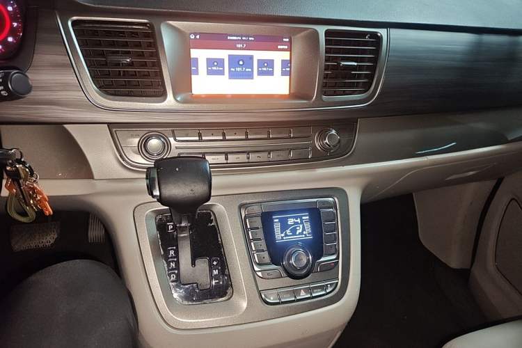 Used SAIC MAXUS G10 2018 PLUS 2.0T Automatic Smart Edition Audio And AC Panel