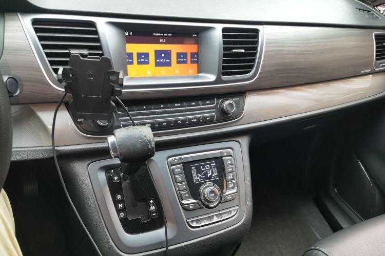 Used SAIC MAXUS G10 2018 PLUS 2.0T Automatic Luxury Edition Audio And AC Panel