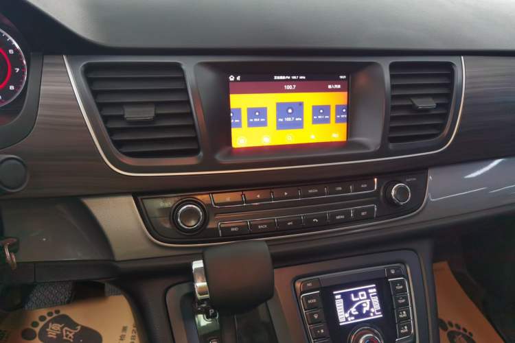 Used SAIC MAXUS G10 2018 PLUS 2.0T Automatic Elite Edition Audio And AC Panel