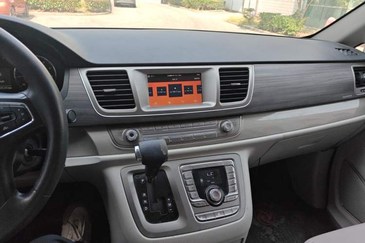Used SAIC MAXUS G10 2018 PLUS 2.0T Automatic Smart Edition Audio And AC Panel