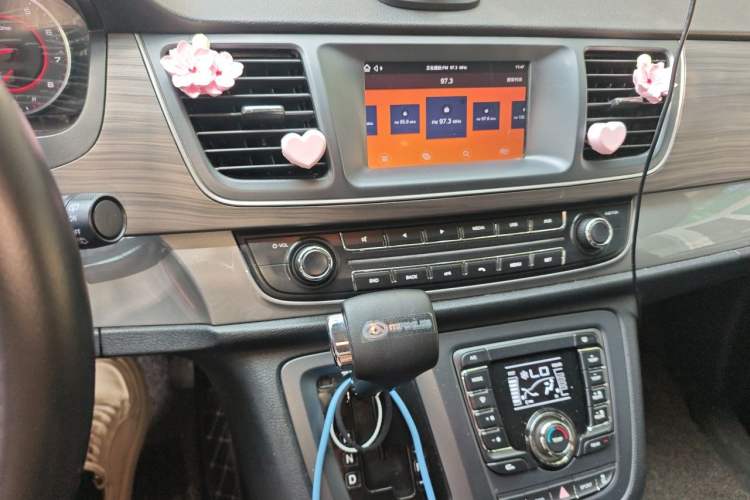 Used SAIC MAXUS G10 2018 PLUS 2.0T Automatic Elite Edition Audio And AC Panel