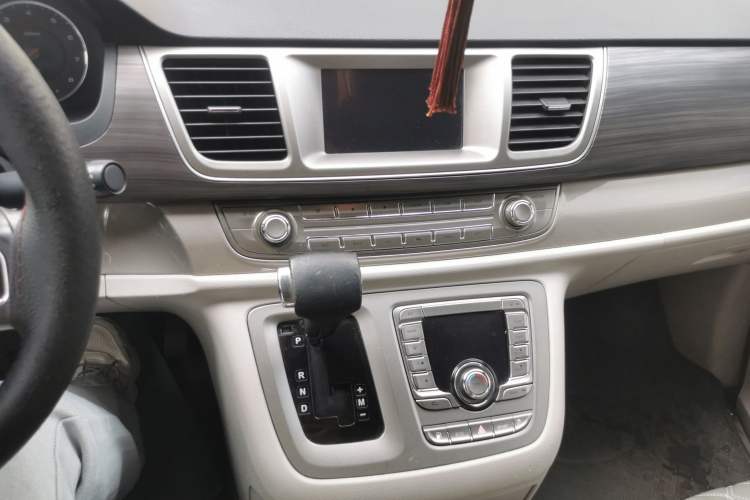 Used SAIC MAXUS G10 2018 PLUS 2.0T Automatic Elite Edition Audio And AC Panel