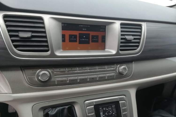 Used SAIC MAXUS G10 2018 PLUS 2.4L Manual Elite Edition Audio And AC Panel