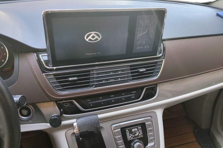 Used SAIC MAXUS G10 2018 PLUS 2.0T Automatic Luxury Executive Edition Audio And AC Panel