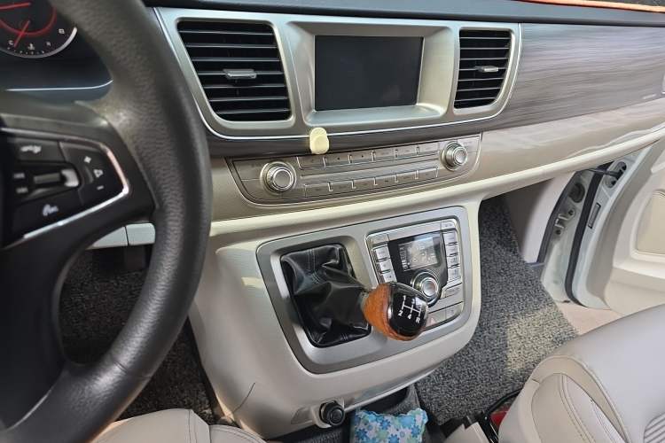 Used SAIC MAXUS G10 2018 PLUS 2.4L Manual Elite Edition Audio And AC Panel