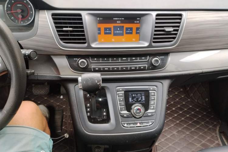 Used SAIC MAXUS G10 2018 PLUS 2.0T Automatic Luxury Edition Audio And AC Panel