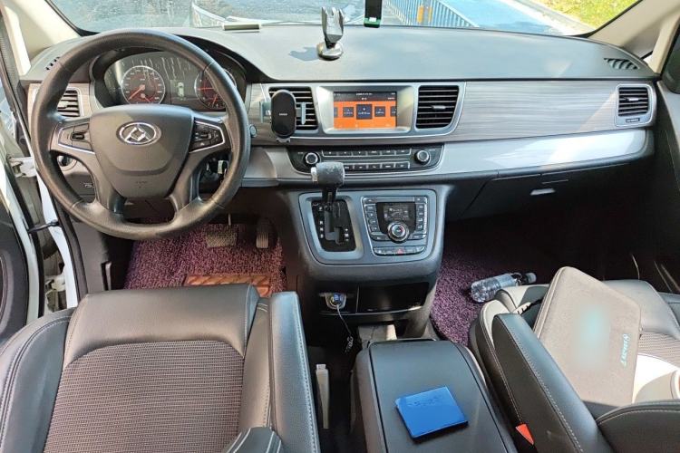 Used SAIC MAXUS G10 2018 PLUS 2.0T Automatic Elite Edition Center Console