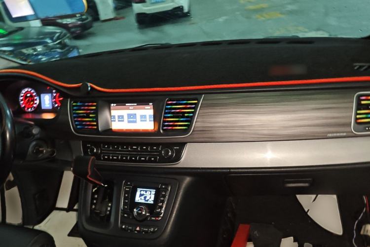 Used SAIC MAXUS G10 2018 PLUS 2.0T Automatic Smart Edition Center Console