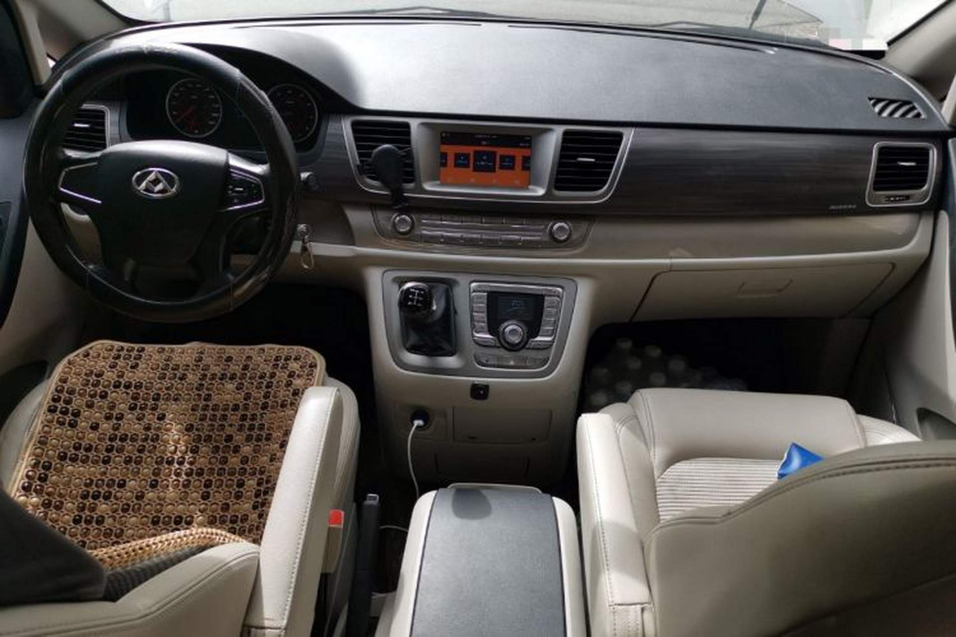 Used SAIC MAXUS G10 2018 PLUS 2.4L Manual Elite Edition Center Console