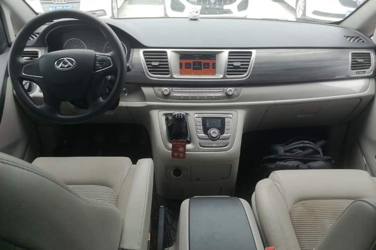 Used SAIC MAXUS G10 2018 PLUS 2.4L Manual Elite Edition Center Console