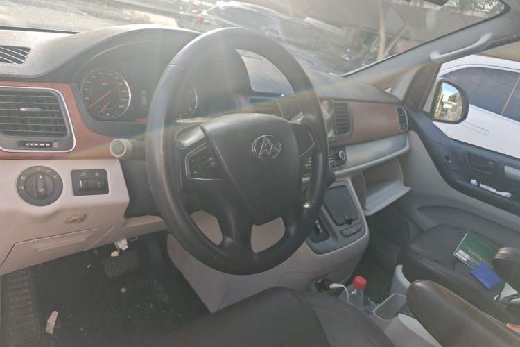 Used SAIC MAXUS G10 2018 PLUS 2.0T Automatic Elite Edition Center Console