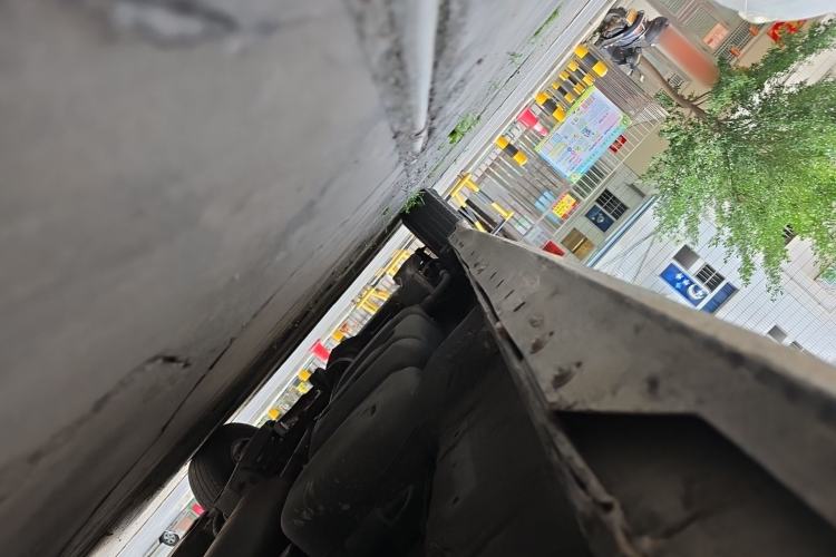 Used SAIC MAXUS G10 2018 PLUS 2.4L Manual Elite Edition Chassis Front Right