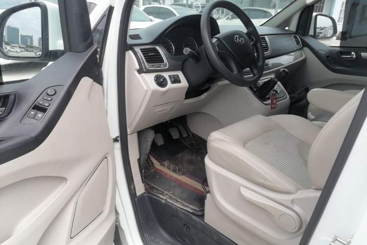 Used SAIC MAXUS G10 2018 PLUS 2.4L Manual Elite Edition Driver Seat