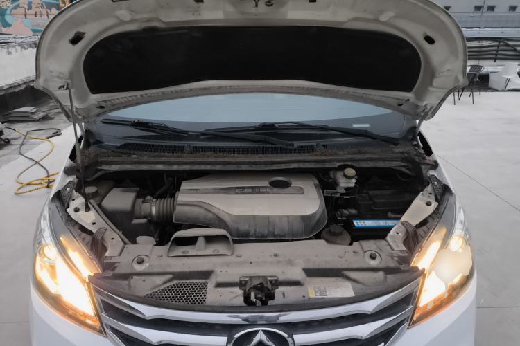 Used SAIC MAXUS G10 2018 PLUS 2.0T Automatic Elite Edition Engine Bay