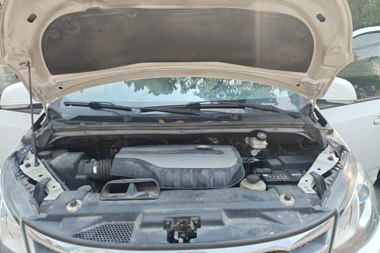 Used SAIC MAXUS G10 2018 PLUS 2.0T Automatic Smart Edition Engine Bay