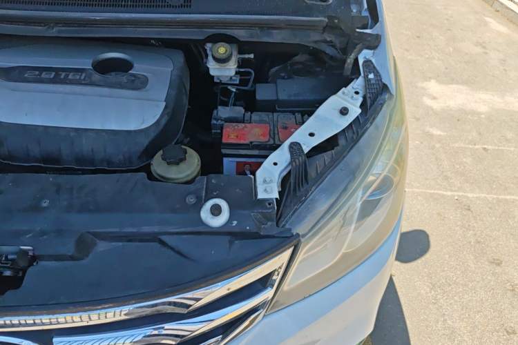 Used SAIC MAXUS G10 2018 PLUS 2.0T Automatic Executive Edition Engine Bay Left