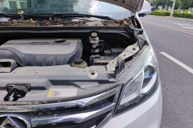 Used SAIC MAXUS G10 2018 PLUS 2.0T Automatic Black Gold Luxury Edition Engine Bay Left