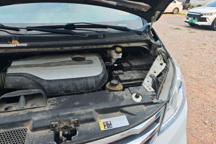 Used SAIC MAXUS G10 2018 PLUS 2.0T Automatic Elite Edition Engine Bay Left