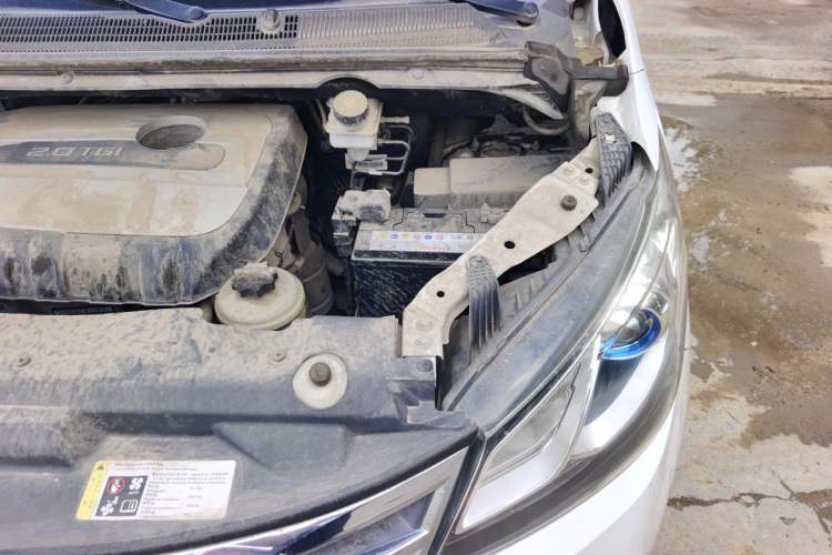 Used SAIC MAXUS G10 2018 PLUS 2.0T Automatic Elite Edition Engine Bay Left
