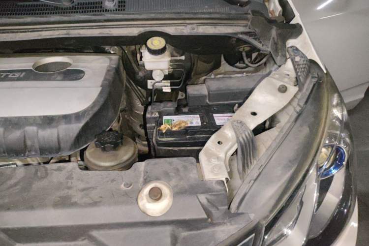 Used SAIC MAXUS G10 2018 PLUS 2.0T Automatic Smart Edition Engine Bay Left