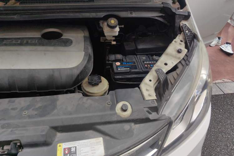 Used SAIC MAXUS G10 2018 PLUS 2.0T Automatic Elite Edition Engine Bay Left