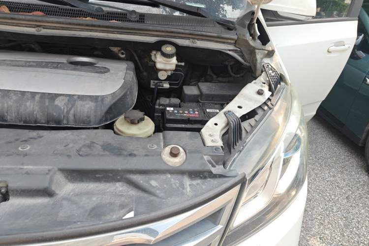Used SAIC MAXUS G10 2018 PLUS 2.0T Automatic Smart Edition Engine Bay Left