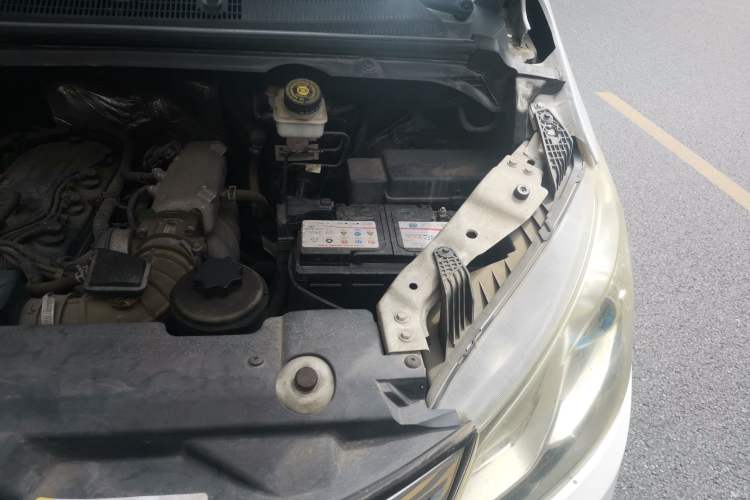 Used SAIC MAXUS G10 2018 PLUS 2.4L Manual Elite Edition Engine Bay Left