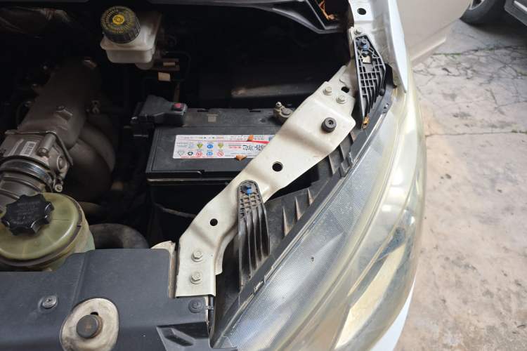 Used SAIC MAXUS G10 2018 PLUS 2.4L Manual Elite Edition Engine Bay Left