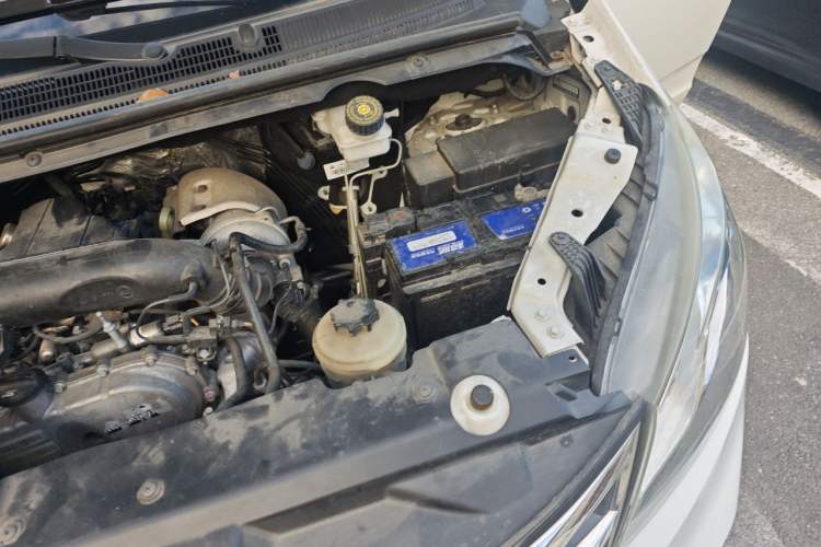 Used SAIC MAXUS G10 2018 PLUS 2.0T Automatic Elite Edition Engine Bay Left