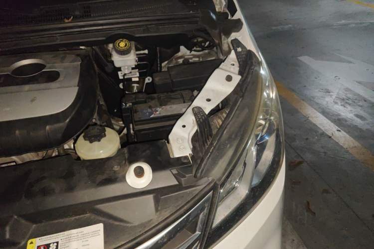 Used SAIC MAXUS G10 2018 PLUS 2.0T Automatic Elite Edition Engine Bay Left