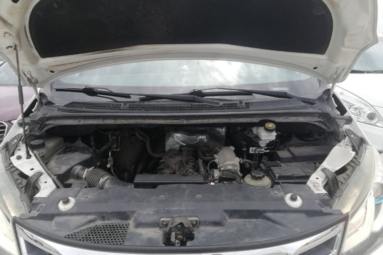 Used SAIC MAXUS G10 2018 PLUS 2.4L Manual Elite Edition Engine Bay