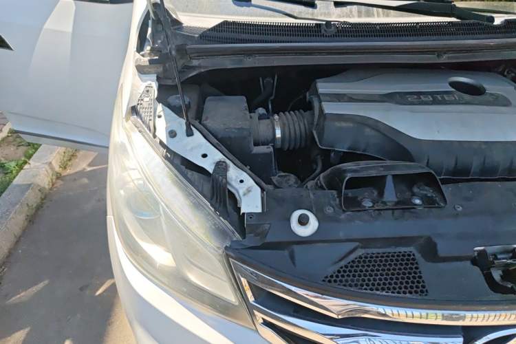Used SAIC MAXUS G10 2018 PLUS 2.0T Automatic Executive Edition Engine Bay Right