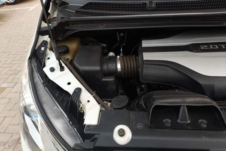 Used SAIC MAXUS G10 2018 PLUS 2.0T Automatic Elite Edition Engine Bay Right