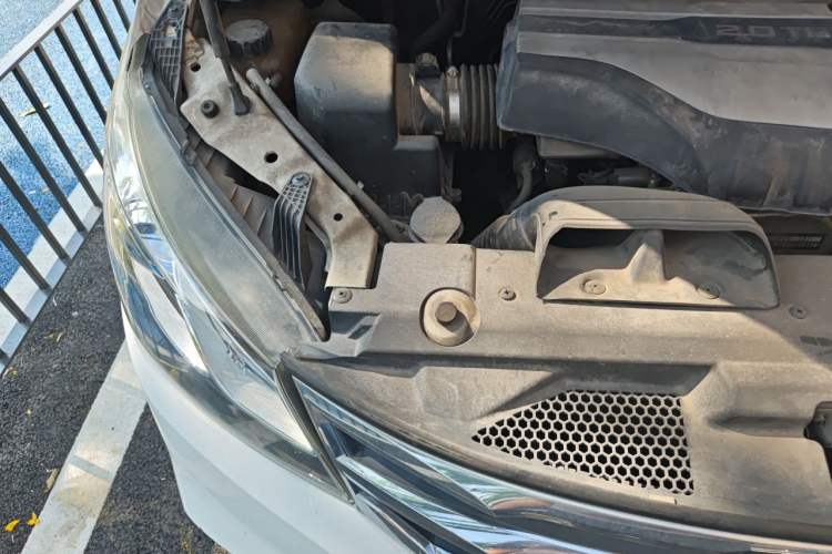 Used SAIC MAXUS G10 2018 PLUS 2.0T Automatic Elite Edition Engine Bay Right