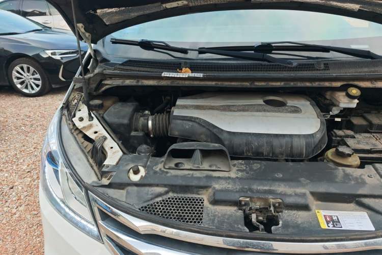 Used SAIC MAXUS G10 2018 PLUS 2.0T Automatic Elite Edition Engine Bay Right