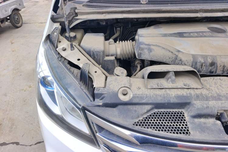 Used SAIC MAXUS G10 2018 PLUS 2.0T Automatic Elite Edition Engine Bay Right