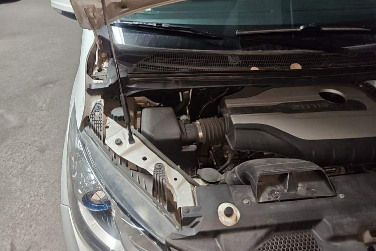 Used SAIC MAXUS G10 2018 PLUS 2.0T Automatic Smart Edition Engine Bay Right