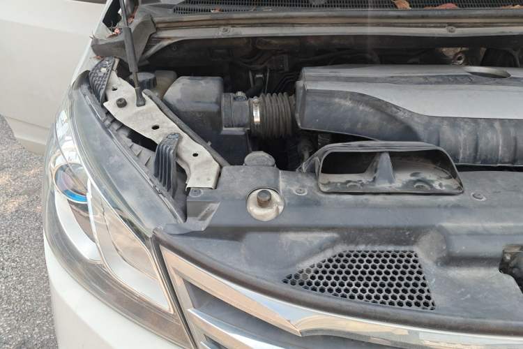 Used SAIC MAXUS G10 2018 PLUS 2.0T Automatic Smart Edition Engine Bay Right