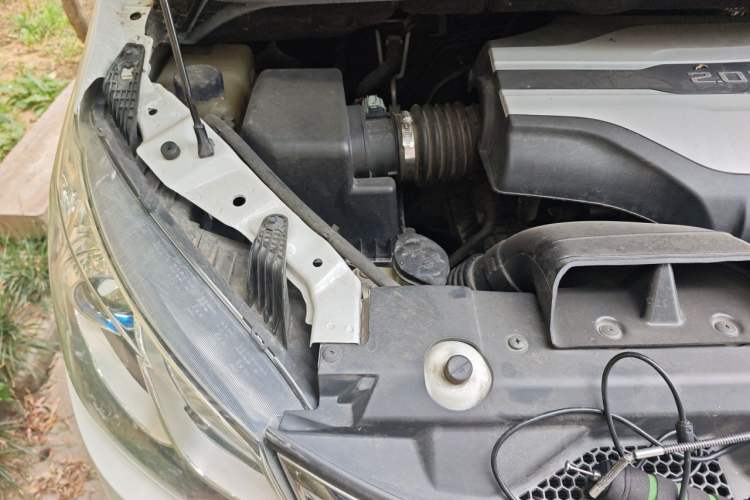 Used SAIC MAXUS G10 2018 PLUS 2.0T Automatic Elite Edition Engine Bay Right