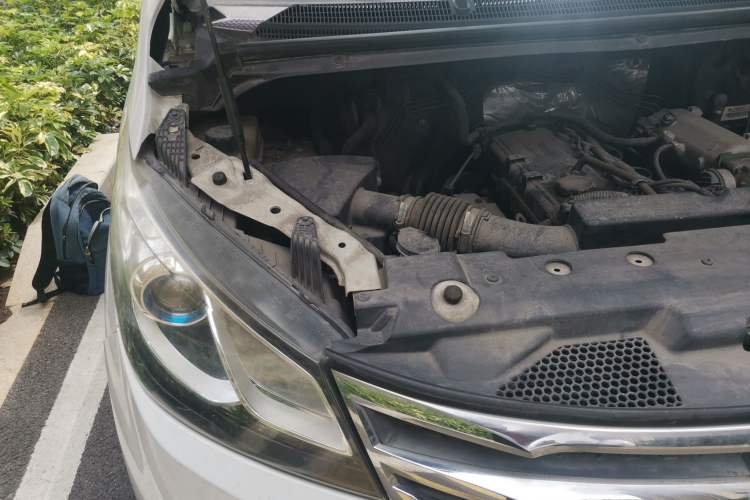 Used SAIC MAXUS G10 2018 PLUS 2.4L Manual Elite Edition Engine Bay Right