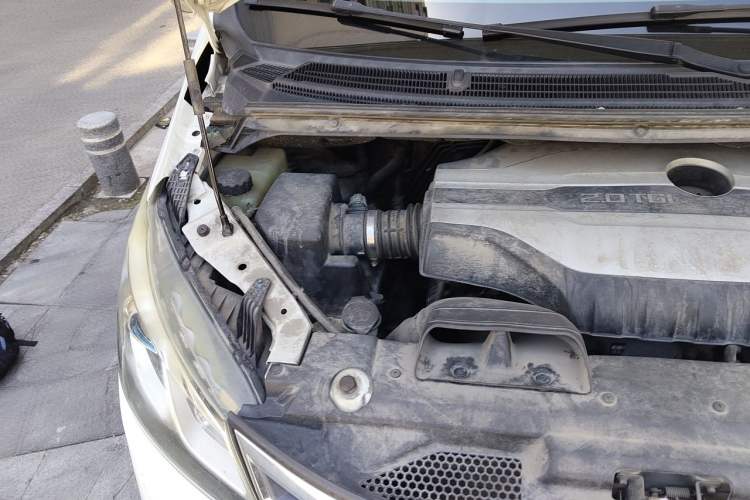 Used SAIC MAXUS G10 2018 PLUS 2.0T Automatic Luxury Executive Edition Engine Bay Right