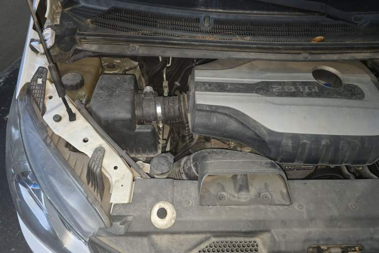 Used SAIC MAXUS G10 2018 PLUS 2.0T Automatic Elite Edition Engine Bay Right