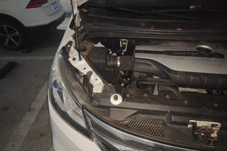 Used SAIC MAXUS G10 2018 PLUS 2.0T Automatic Elite Edition Engine Bay Right