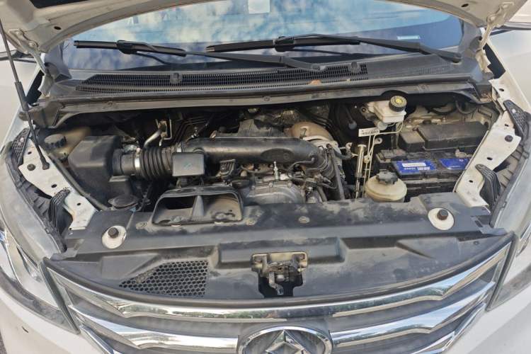 Used SAIC MAXUS G10 2018 PLUS 2.0T Automatic Elite Edition Engine Bay