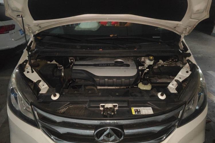 Used SAIC MAXUS G10 2018 PLUS 2.0T Automatic Elite Edition Engine Bay