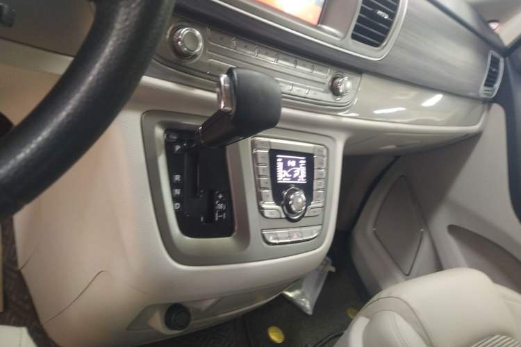 Used SAIC MAXUS G10 2018 PLUS 2.0T Automatic Smart Edition Gear Lever