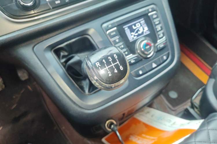 Used SAIC MAXUS G10 2018 PLUS 1.9T Manual Elite Edition Diesel Gear Lever
