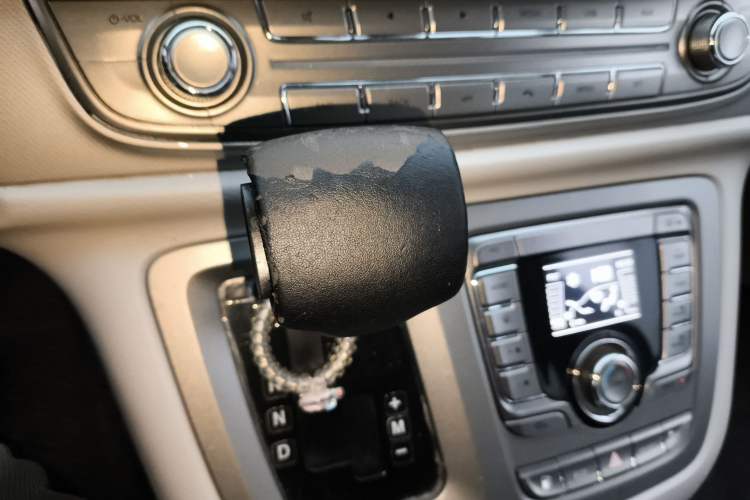 Used SAIC MAXUS G10 2018 PLUS 2.0T Automatic Elite Edition Gear Lever