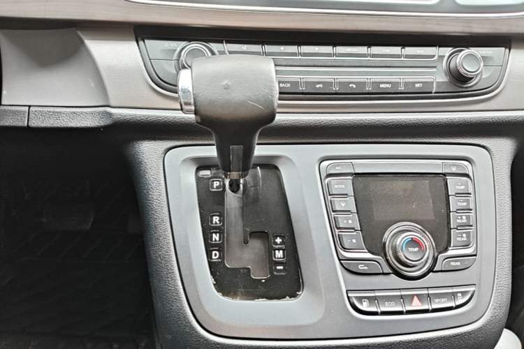 Used SAIC MAXUS G10 2018 PLUS 2.0T Automatic Elite Edition Gear Lever